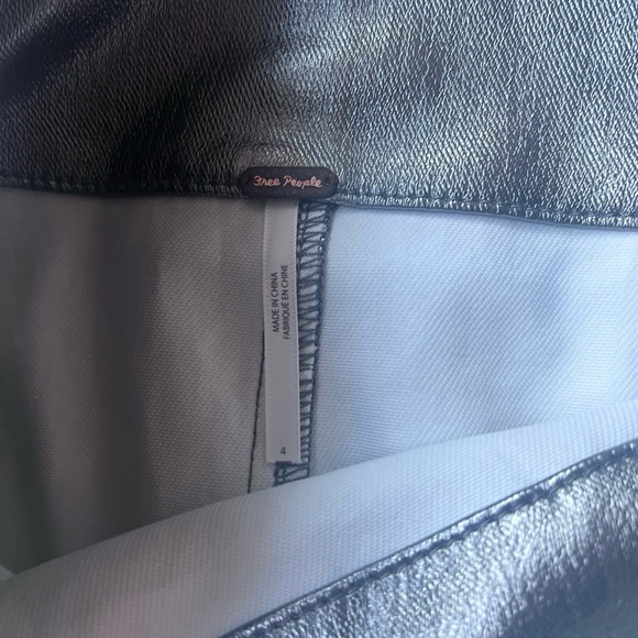 Free People Faux Leather Silver Shiny Metallic Mini‎ Skirt Size 4 - Picture 6 of 6